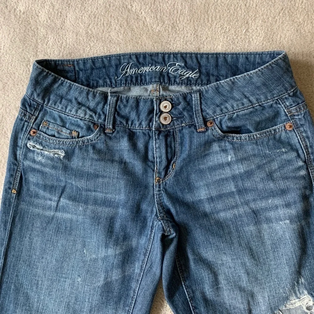 American Eagle Distressed jeans, Live your life, size 2